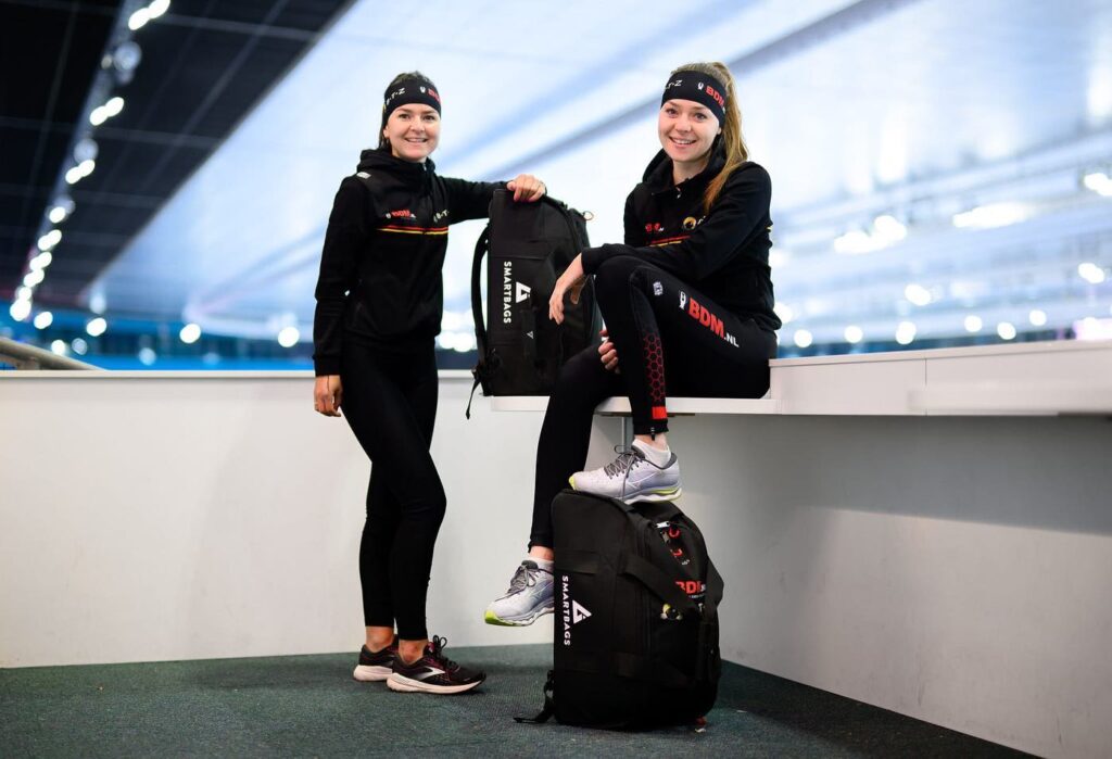 Instagram post from smartbags_com. This post is in position 0.